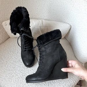 Boutique 9 Distance Black Leather Wedge Lace up Fur Boot 8